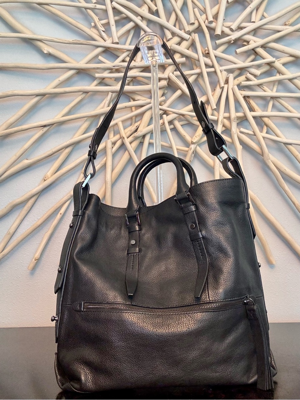 Chic genuine leather 2 way bag in classic black 🖤